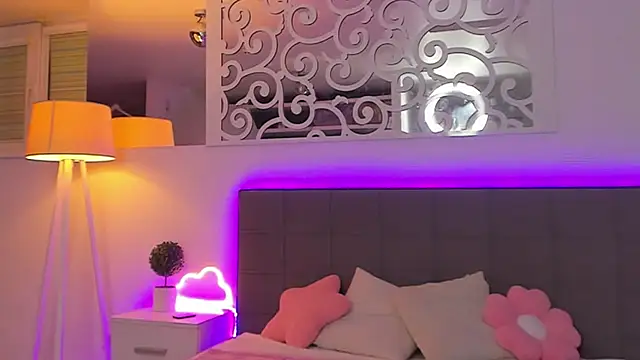 LuisaClover online show from February 23, 2026, 1:51 am