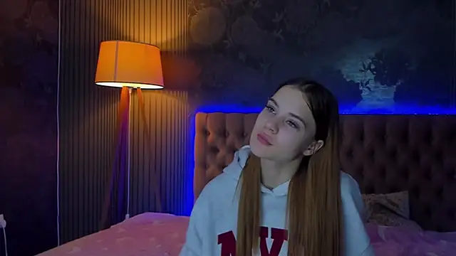 LuisaClover online show from November 22, 2025, 1:10 pm