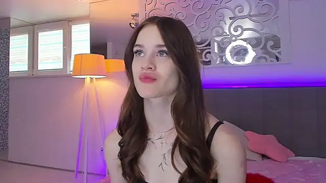 LuisaClover online show from February 28, 2026, 1:22 pm