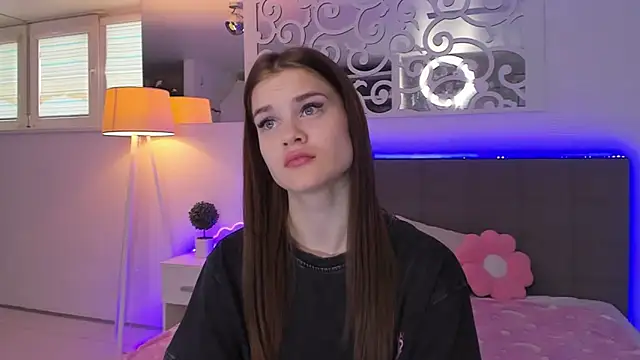 LuisaClover online show from March 25, 2026, 1:10 pm