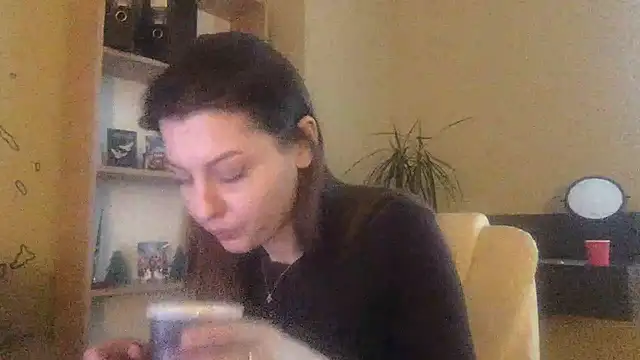 DollyRoma online show from December 18, 2025, 9:58 am