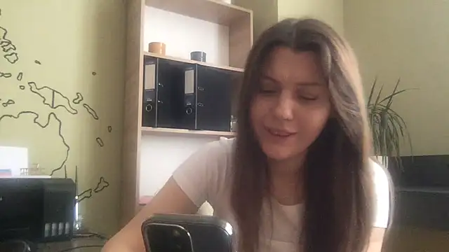 DollyRoma online show from November 3, 2025, 8:18 am