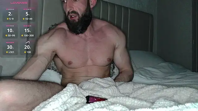 Snapshot of Masked_Bull38_Uk chatting on April 21, 2026, 9:32 pm Masked Bull38 Uk online show from April 21, 2026, 9:32 pm