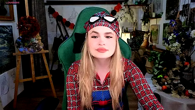 Jessi wxw online show from October 31, 2025, 11:29 am