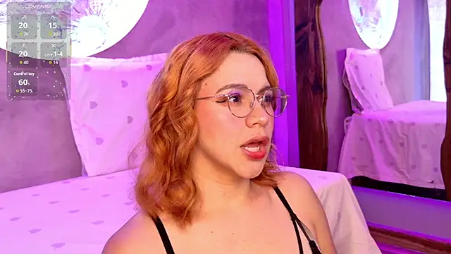 Snapshot of sussiestrawberry chatting on November 11, 2025, 10:21 am sussiestrawberry online show from November 11, 2025, 10:21 am