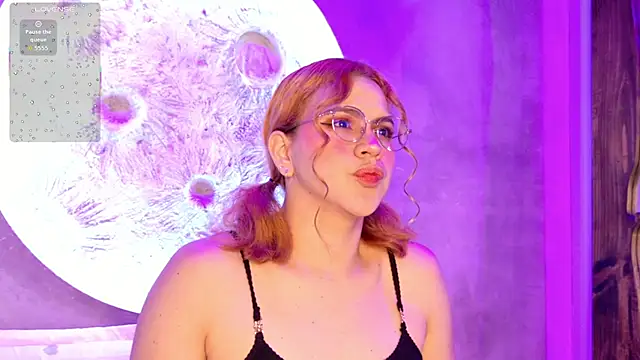 Snapshot of sussiestrawberry chatting on November 10, 2025, 10:09 am sussiestrawberry online show from November 10, 2025, 10:09 am