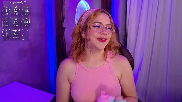 Snapshot of sussiestrawberry chatting on November 24, 2025, 10:15 am sussiestrawberry online show from November 24, 2025, 10:15 am