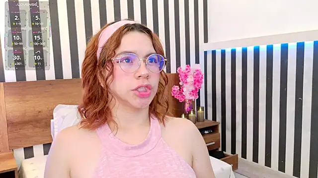 Snapshot of sussiestrawberry chatting on October 27, 2025, 10:16 am sussiestrawberry online show from October 27, 2025, 10:16 am