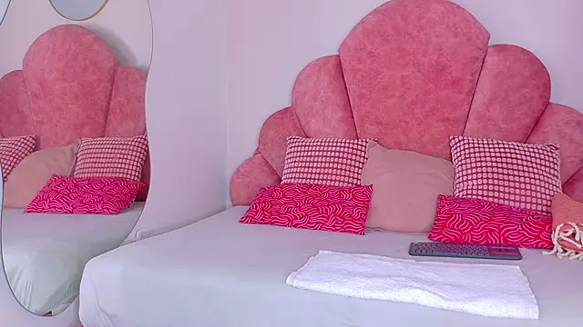 SeleneGibson   online show from February 23, 2026, 7:25 pm