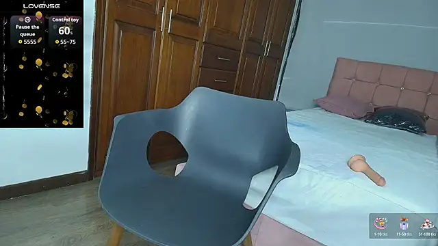 Snapshot of SashaCox_ chatting on November 2, 2025, 11:59 am SashaCox online show from November 2, 2025, 11:59 am