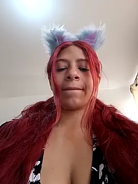 Lunatemptress4 online show from December 18, 2025, 1:48 pm