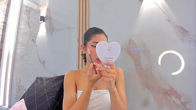 Snapshot of Victoria_Dubois_ chatting on November 6, 2025, 12:09 pm Victoria Dubois online show from November 6, 2025, 12:09 pm