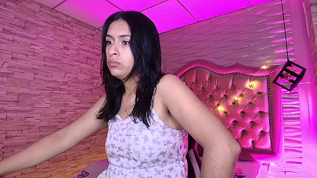 Snapshot of Roxanne_Han chatting on November 11, 2025, 11:38 am Roxanne Han online show from November 11, 2025, 11:38 am