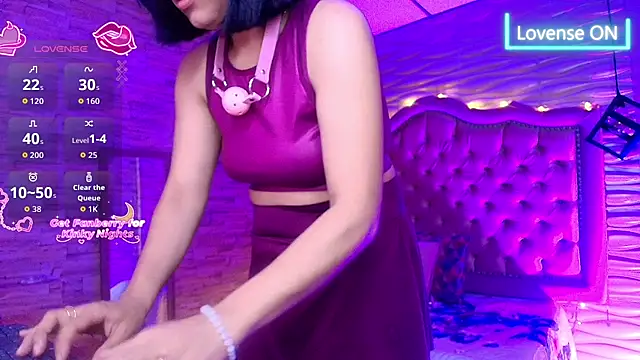 Snapshot of Roxanne_Han chatting on November 21, 2025, 11:53 am Roxanne Han online show from November 21, 2025, 11:53 am