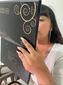 Snapshot of misschloe_ chatting on October 29, 2025, 2:16 pm misschloe online show from October 29, 2025, 2:16 pm