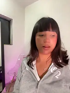 Snapshot of misschloe_ chatting on November 24, 2025, 1:44 pm misschloe online show from November 24, 2025, 1:44 pm