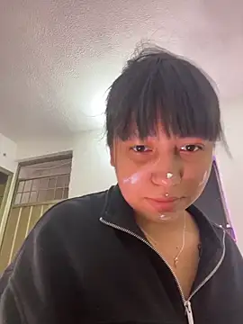 Snapshot of misschloe_ chatting on November 5, 2025, 4:32 pm misschloe online show from November 5, 2025, 4:32 pm