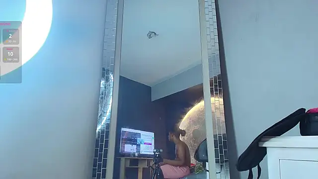 NaomiQueents online show from November 14, 2025, 12:42 pm