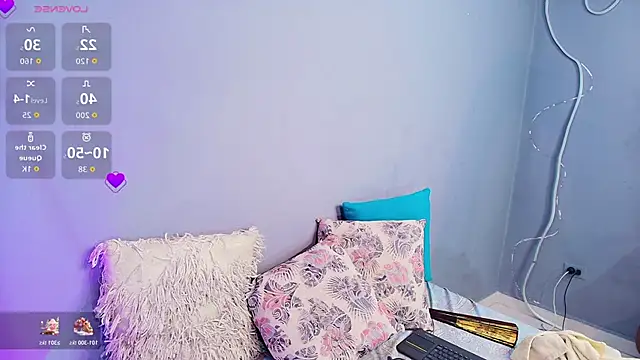 NaomiQueents online show from November 27, 2025, 8:09 pm