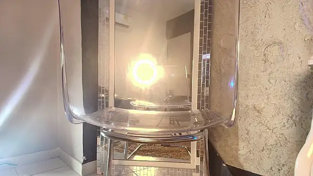 NaomiQueents online show from November 4, 2025, 1:15 pm