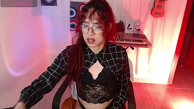 Snapshot of AdelineEsposito chatting on May 9, 2026, 5:55 am AdelineEsposito online show from May 9, 2026, 5:55 am