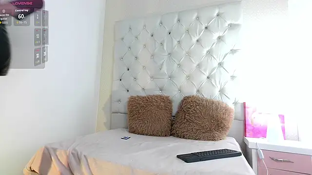 oliviamonroe online show from October 25, 2025, 8:42 pm