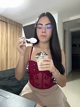 IslaCole online show from June 20, 2026, 1:21 am