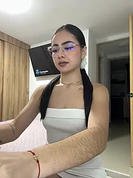 IslaCole online show from July 13, 2026, 11:59 pm