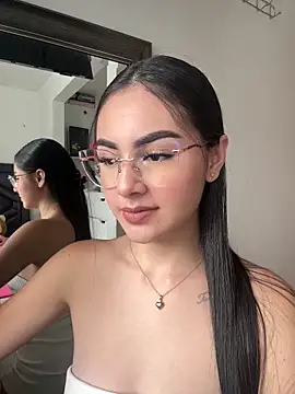 Snapshot of IslaCole chatting on April 5, 2026, 6:36 pm IslaCole online show from April 5, 2026, 6:36 pm
