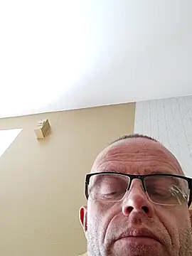 Snapshot of Breizh5605 chatting on October 26, 2025, 12:27 pm Breizh5605 online show from October 26, 2025, 12:27 pm