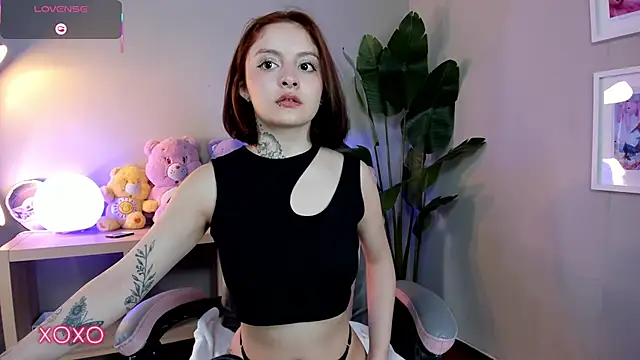 lexirouge   online show from November 8, 2025, 12:31 pm