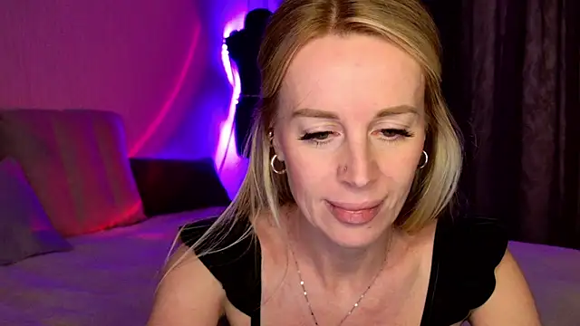 Snapshot of Kess-Edison chatting on November 28, 2025, 5:46 pm Kess-Edison online show from November 28, 2025, 5:46 pm