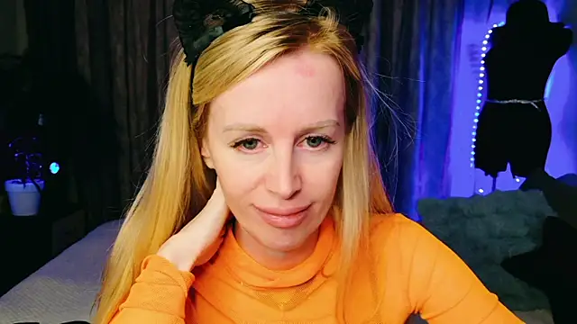 Snapshot of Kess-Edison chatting on December 5, 2025, 3:43 pm Kess-Edison online show from December 5, 2025, 3:43 pm