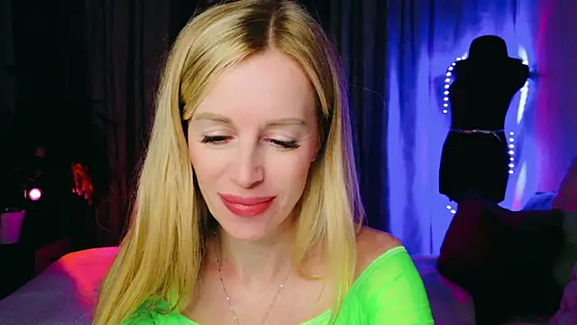 Snapshot of Kess-Edison chatting on November 30, 2025, 4:41 pm Kess-Edison online show from November 30, 2025, 4:41 pm