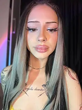 Snapshot of NovaPearl chatting on April 28, 2026, 7:40 pm NovaPearl online show from April 28, 2026, 7:40 pm