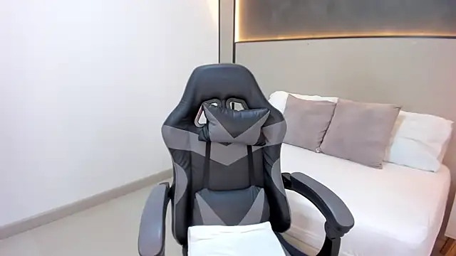 Snapshot of adrianna_rosse chatting on October 30, 2025, 1:31 pm adrianna rosse online show from October 30, 2025, 1:31 pm