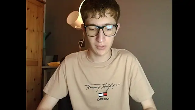 Snapshot of Erick_Taylor3 chatting on December 17, 2025, 8:25 pm Erick Taylor3 online show from December 17, 2025, 8:25 pm