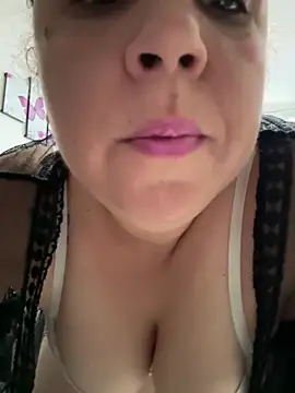 Rheetnena1 online show from February 4, 2026, 10:27 pm