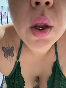 Rheetnena1 online show from February 7, 2026, 11:18 am