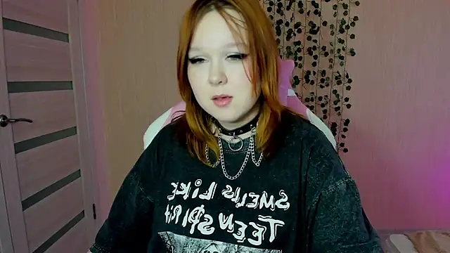 Lovly Vixen online show from October 25, 2025, 8:35 am