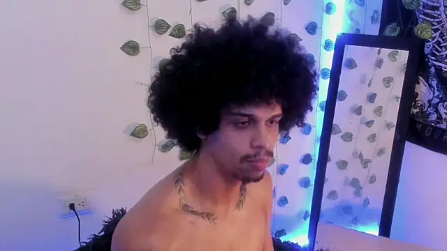 Snapshot of aaron_play chatting on November 11, 2025, 12:44 pm aaron play online show from November 11, 2025, 12:44 pm