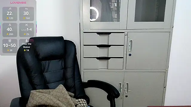 Snapshot of Ella-61 chatting on October 28, 2025, 12:11 am Ella-61 online show from October 28, 2025, 12:11 am