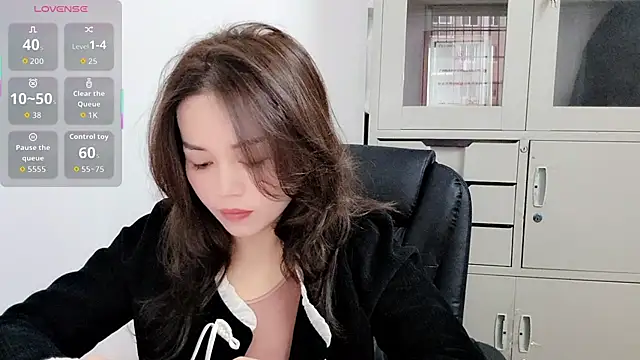 Snapshot of Ella-61 chatting on November 3, 2025, 12:16 am Ella-61 online show from November 3, 2025, 12:16 am