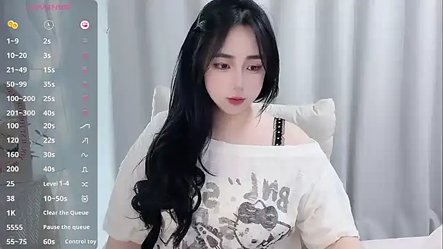 Love-hanzaizai718 online show from April 13, 2026, 12:09 pm