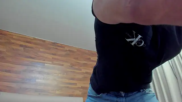 Snapshot of MicahLane chatting on January 7, 2026, 5:56 am MicahLane online show from January 7, 2026, 5:56 am