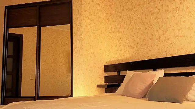 Snapshot of Ksarina chatting on November 25, 2025, 11:10 am Ksarina online show from November 25, 2025, 11:10 am