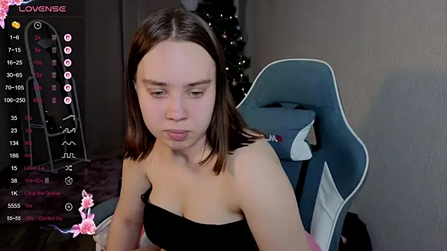 LunaDreeam online show from December 15, 2025, 3:40 pm