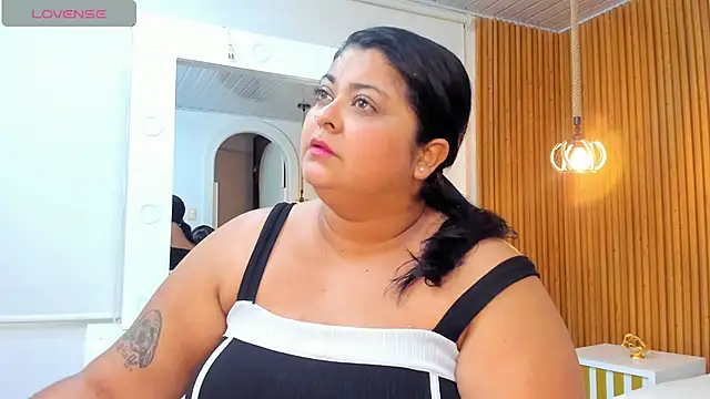 Snapshot of Hanna_curvy_ chatting on November 5, 2025, 11:13 am Hanna curvy online show from November 5, 2025, 11:13 am