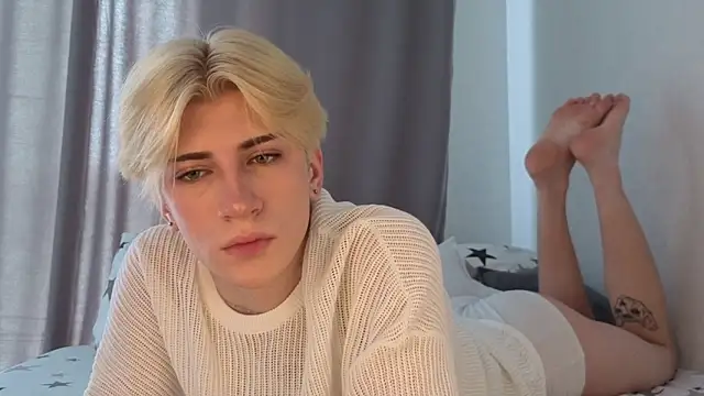 Snapshot of Oliver_star_boy_ chatting on May 16, 2026, 8:35 am Oliver star boy online show from May 16, 2026, 8:35 am