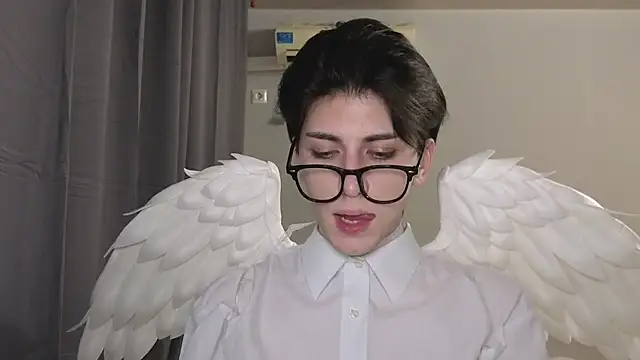 Oliver star boy  online show from October 30, 2025, 4:59 pm